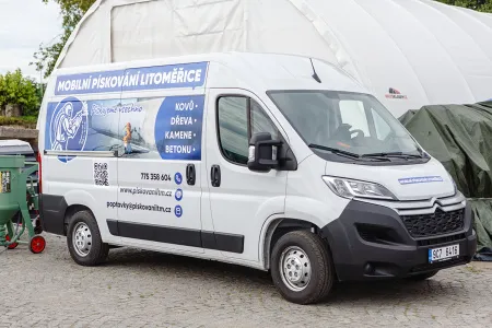 Fotografie mobilní pískování ltm